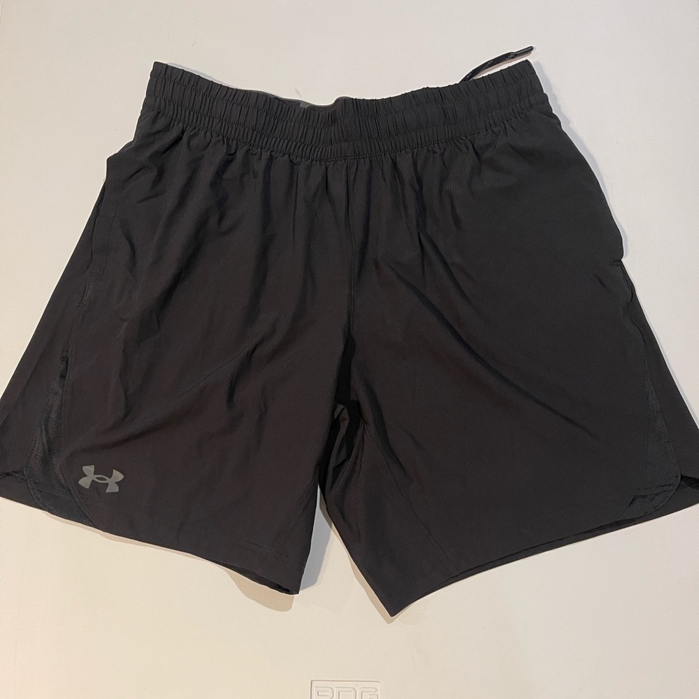 Under Armour Elevated Woven 2.0 Shorts in Black